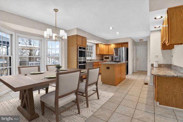 8301 KINGS RIDGE CT, Springfield, VA 22153