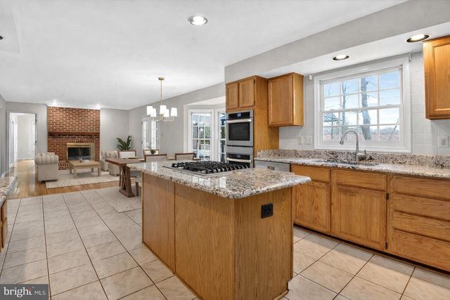 8301 KINGS RIDGE CT, Springfield, VA 22153