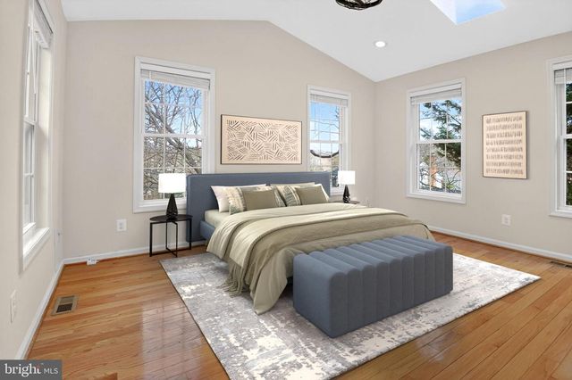 8301 KINGS RIDGE CT, Springfield, VA 22153