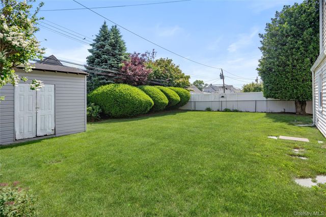 30 Crag Lane, Levittown, NY 11756