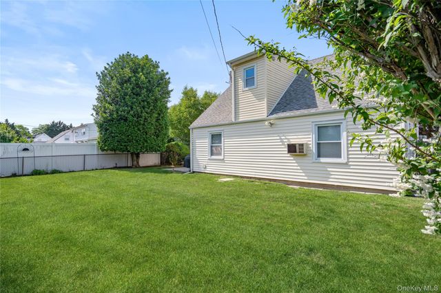30 Crag Lane, Levittown, NY 11756