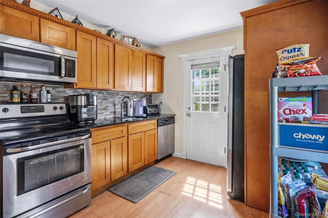 30 Crag Lane, Levittown, NY 11756