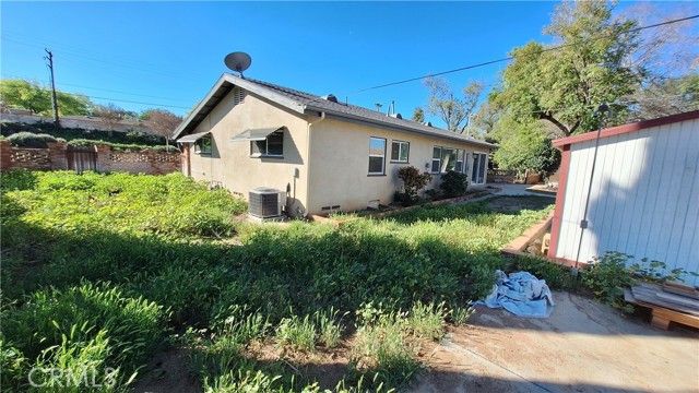 2327 Fairview, Riverside, CA 92506