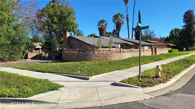 2327 Fairview, Riverside, CA 92506