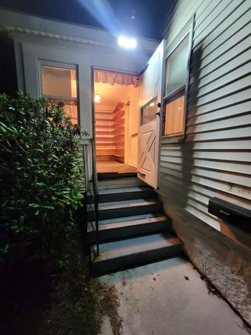 185 Dracut St, Lowell, MA 01854