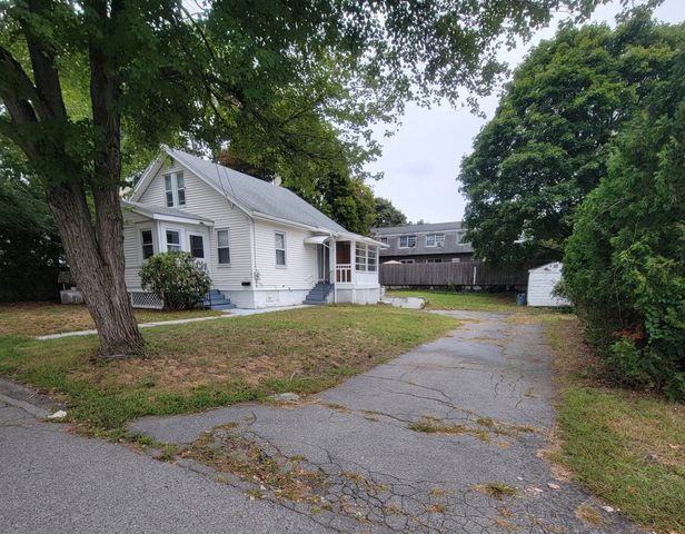 185 Dracut St, Lowell, MA 01854
