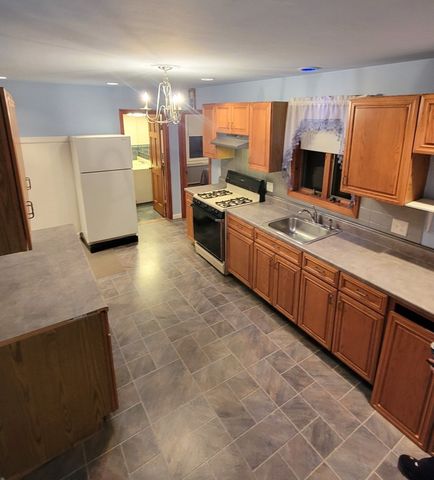 185 Dracut St, Lowell, MA 01854