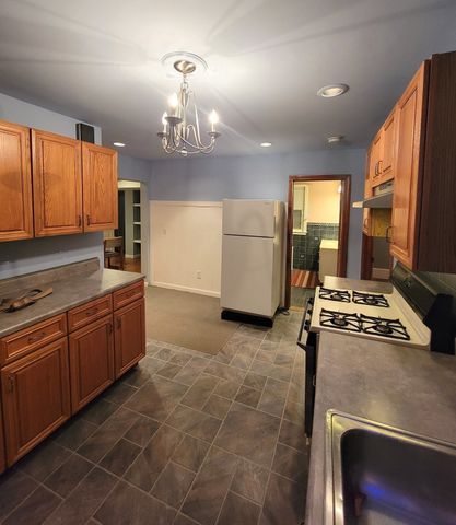 185 Dracut St, Lowell, MA 01854