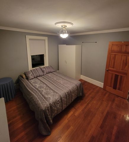 185 Dracut St, Lowell, MA 01854