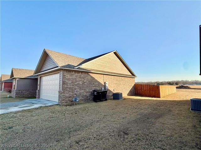 115 Countryside Way, Pocola, OK 74902