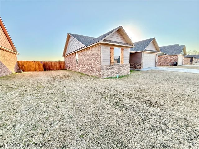 115 Countryside Way, Pocola, OK 74902