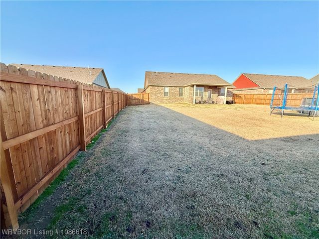 115 Countryside Way, Pocola, OK 74902