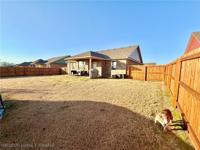 115 Countryside Way, Pocola, OK 74902