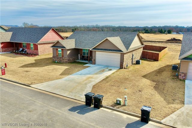 115 Countryside Way, Pocola, OK 74902