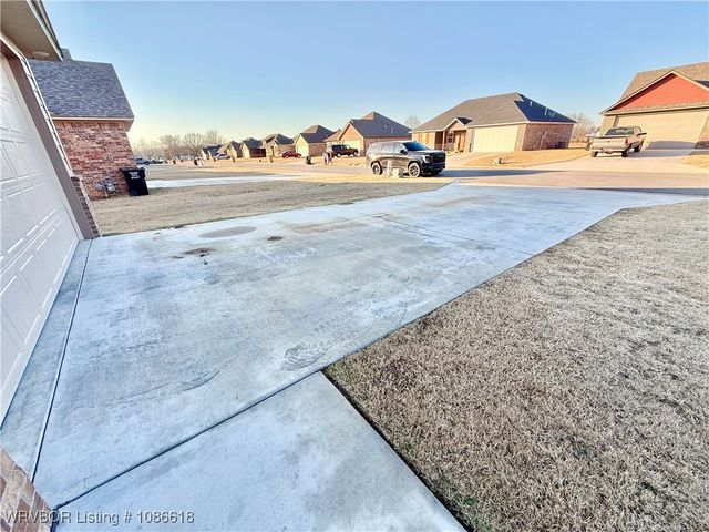 115 Countryside Way, Pocola, OK 74902