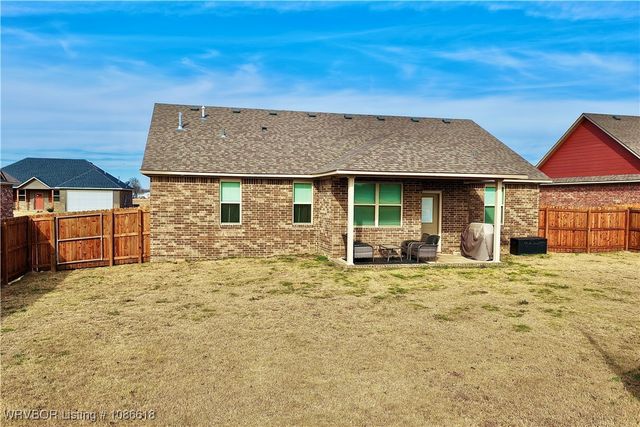 115 Countryside Way, Pocola, OK 74902