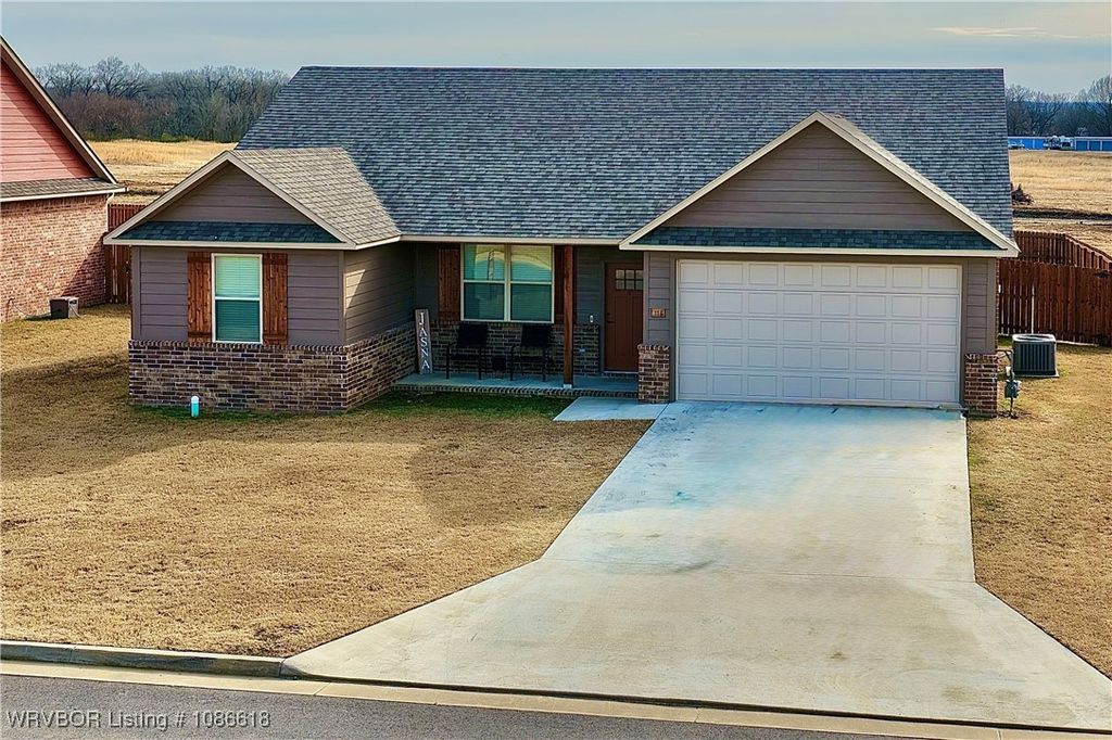115 Countryside Way, Pocola, OK 74902