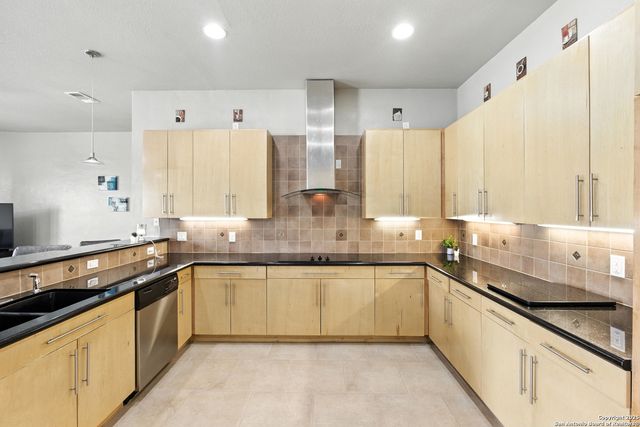 910 Silent, San Antonio, TX 78260