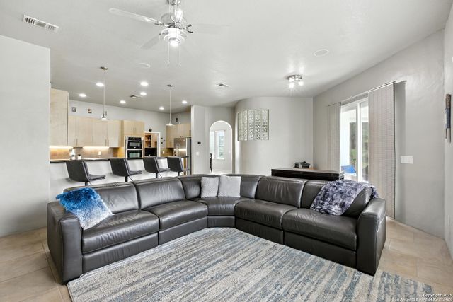 910 Silent, San Antonio, TX 78260