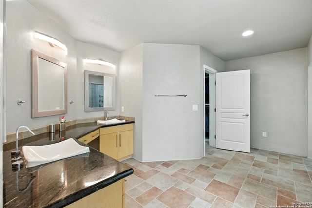 910 Silent, San Antonio, TX 78260
