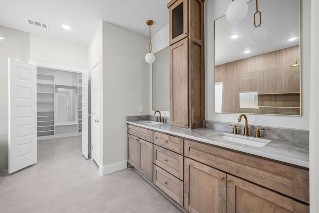 705 Cliff Street, Fort Worth, TX 76164