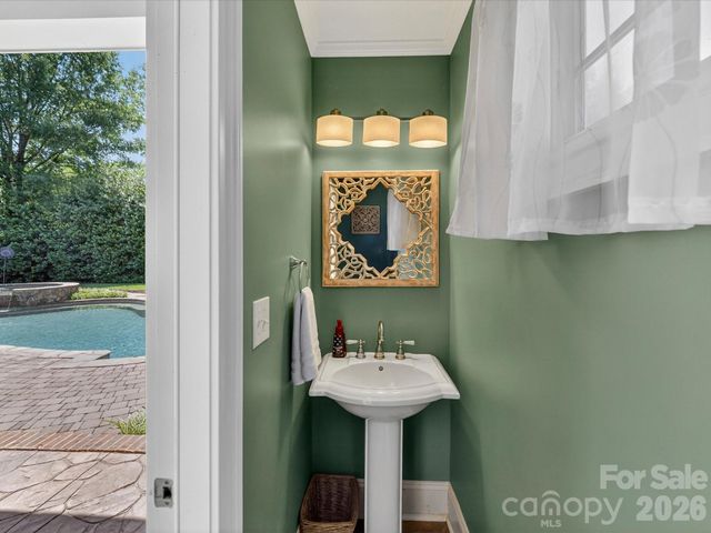7805 Pemswood Street, Charlotte, NC 28277