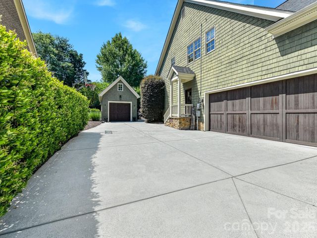 7805 Pemswood Street, Charlotte, NC 28277