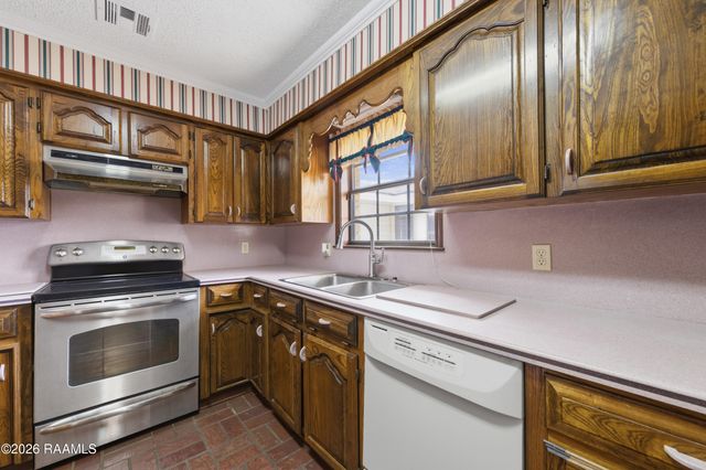 522 Claude Street, Breaux Bridge, LA 70517