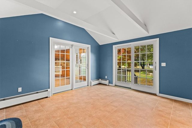 7 Gadsby Lane, Tiverton, RI 02878