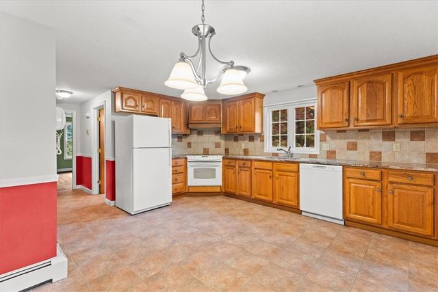 7 Gadsby Lane, Tiverton, RI 02878