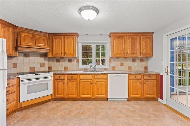 7 Gadsby Lane, Tiverton, RI 02878