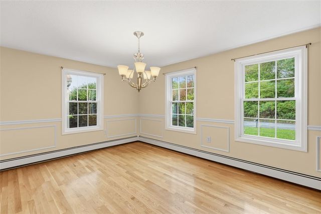 7 Gadsby Lane, Tiverton, RI 02878