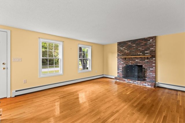 7 Gadsby Lane, Tiverton, RI 02878