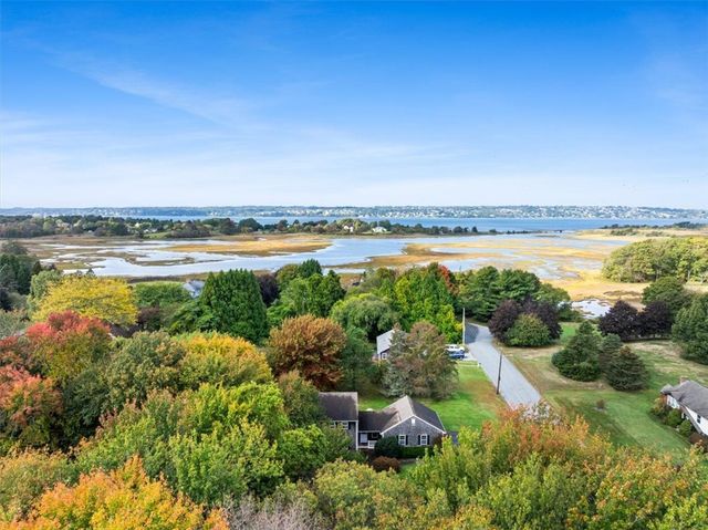 7 Gadsby Lane, Tiverton, RI 02878