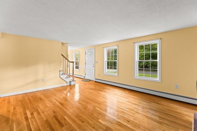 7 Gadsby Lane, Tiverton, RI 02878