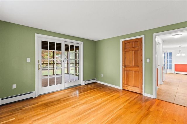 7 Gadsby Lane, Tiverton, RI 02878