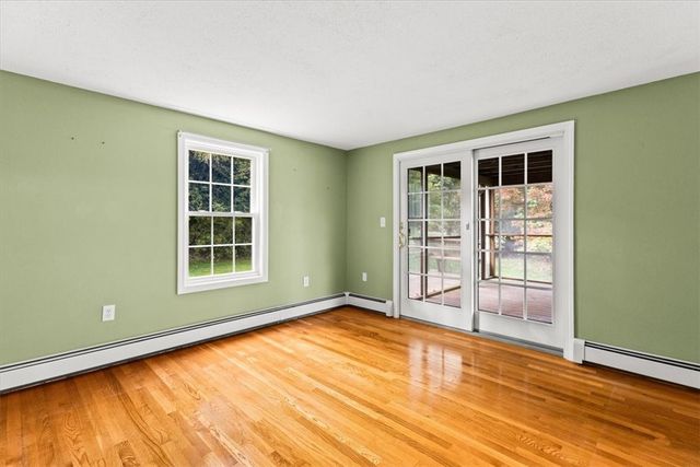 7 Gadsby Lane, Tiverton, RI 02878