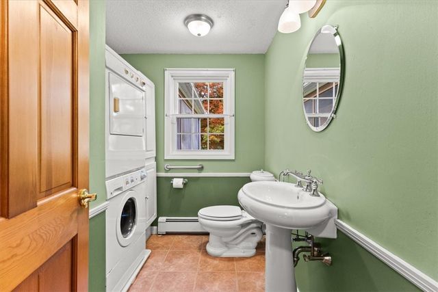 7 Gadsby Lane, Tiverton, RI 02878