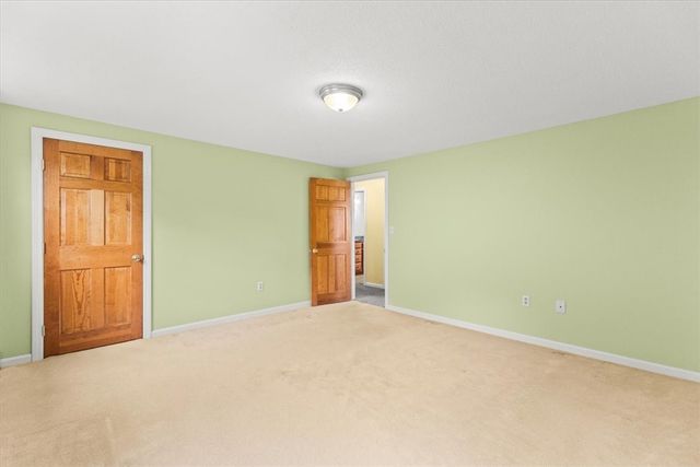 7 Gadsby Lane, Tiverton, RI 02878