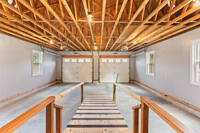 7 Gadsby Lane, Tiverton, RI 02878