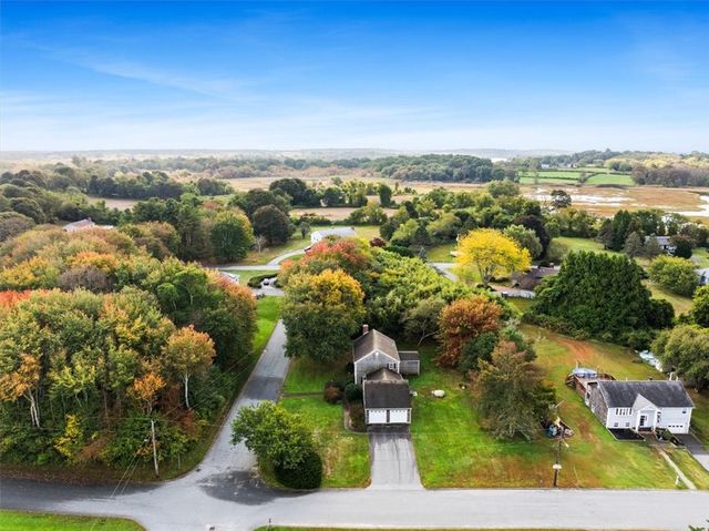 7 Gadsby Lane, Tiverton, RI 02878