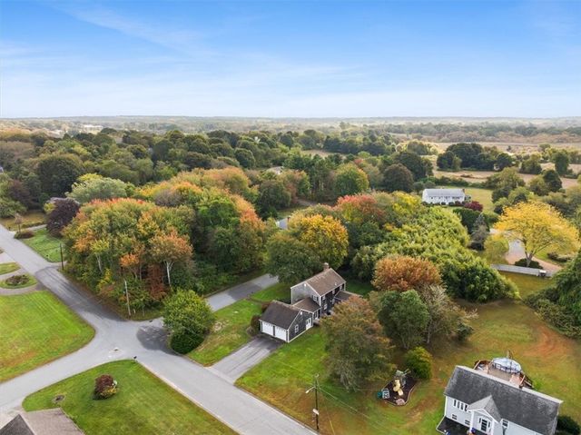 7 Gadsby Lane, Tiverton, RI 02878