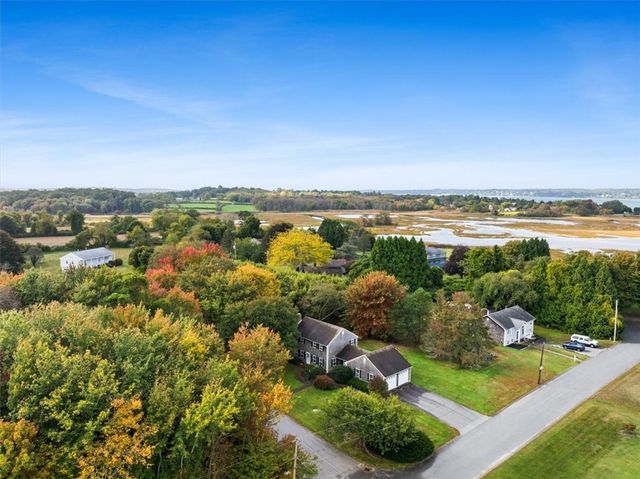 7 Gadsby Lane, Tiverton, RI 02878