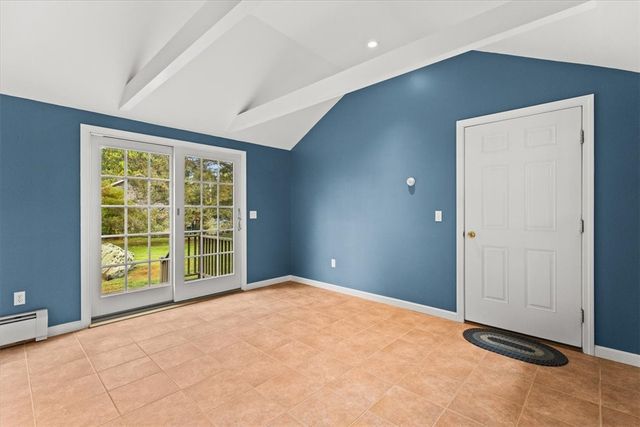 7 Gadsby Lane, Tiverton, RI 02878