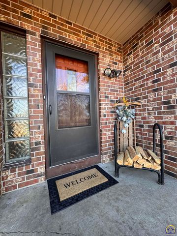 521 NE 43rd St, Topeka, KS 66617