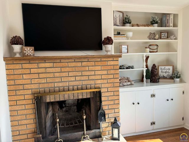 521 NE 43rd St, Topeka, KS 66617