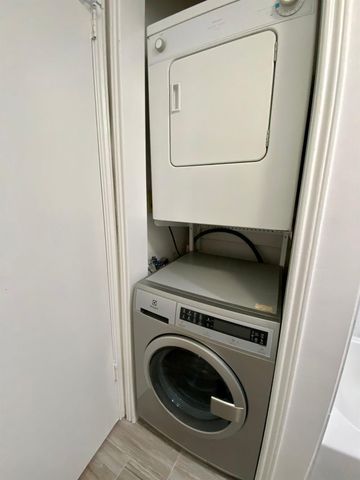 2100 Tanglewilde Street 723, Houston, TX 77063