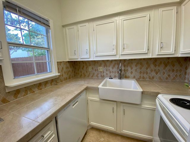 2100 Tanglewilde Street 723, Houston, TX 77063