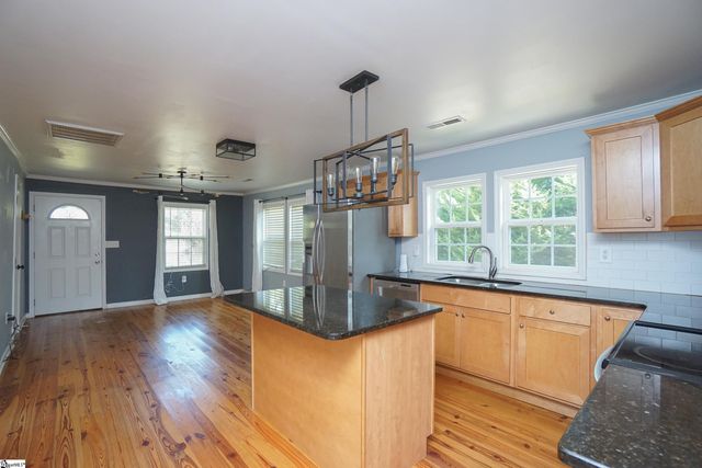 14 Duncan Road, Greenville, SC 29617