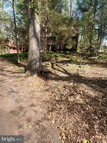 1085 GREENHILL DR, Hummelstown, PA 17036